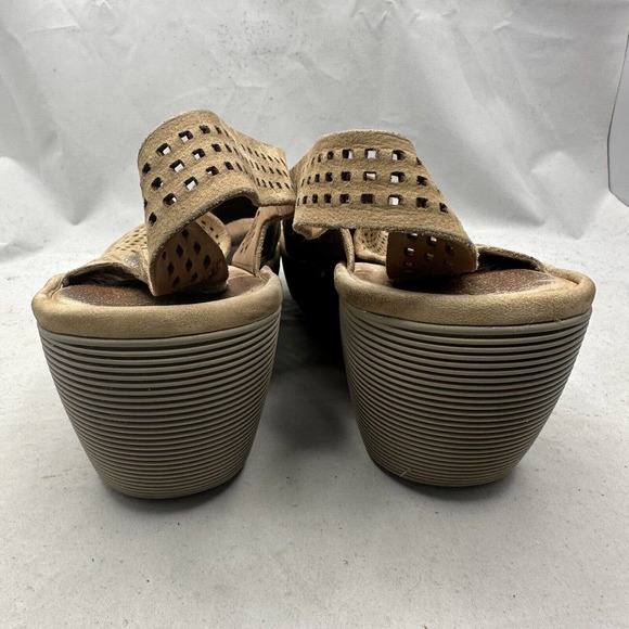 Clarks Artisan Clarene Perforated Nubuck Leather Wedges Size 10 Tan/Sand - Picture 5 of 8